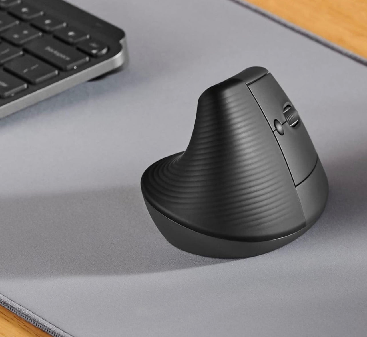 Logitech Lift Vertical Ergonomic Mouse Gamers Point mouse  Gamers Point